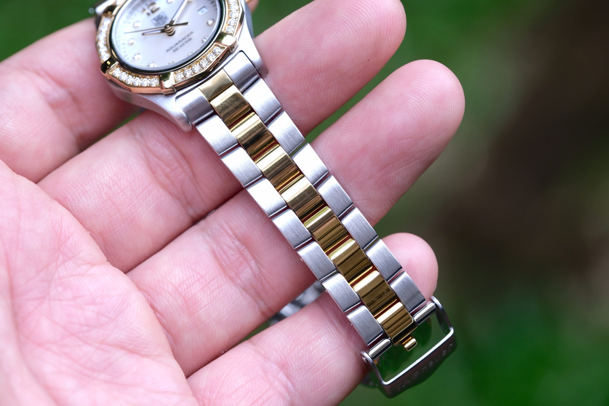 2013 TAG HEUER Aquaracer Lady Quartz Diamond 27mm White Mother of Pearl Dial Solid 18K Gold Diamond Bezel Ref. WAF1450 HERO - Image 7