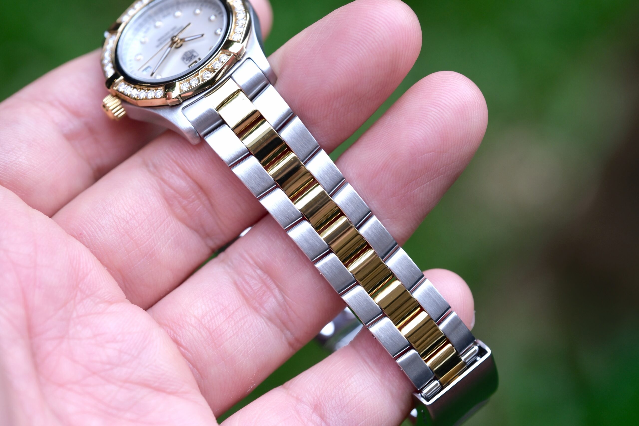 2013 TAG HEUER Aquaracer Lady Quartz Diamond 27mm White Mother of Pearl Dial Solid 18K Gold Diamond Bezel Ref. WAF1450 HERO - Image 6