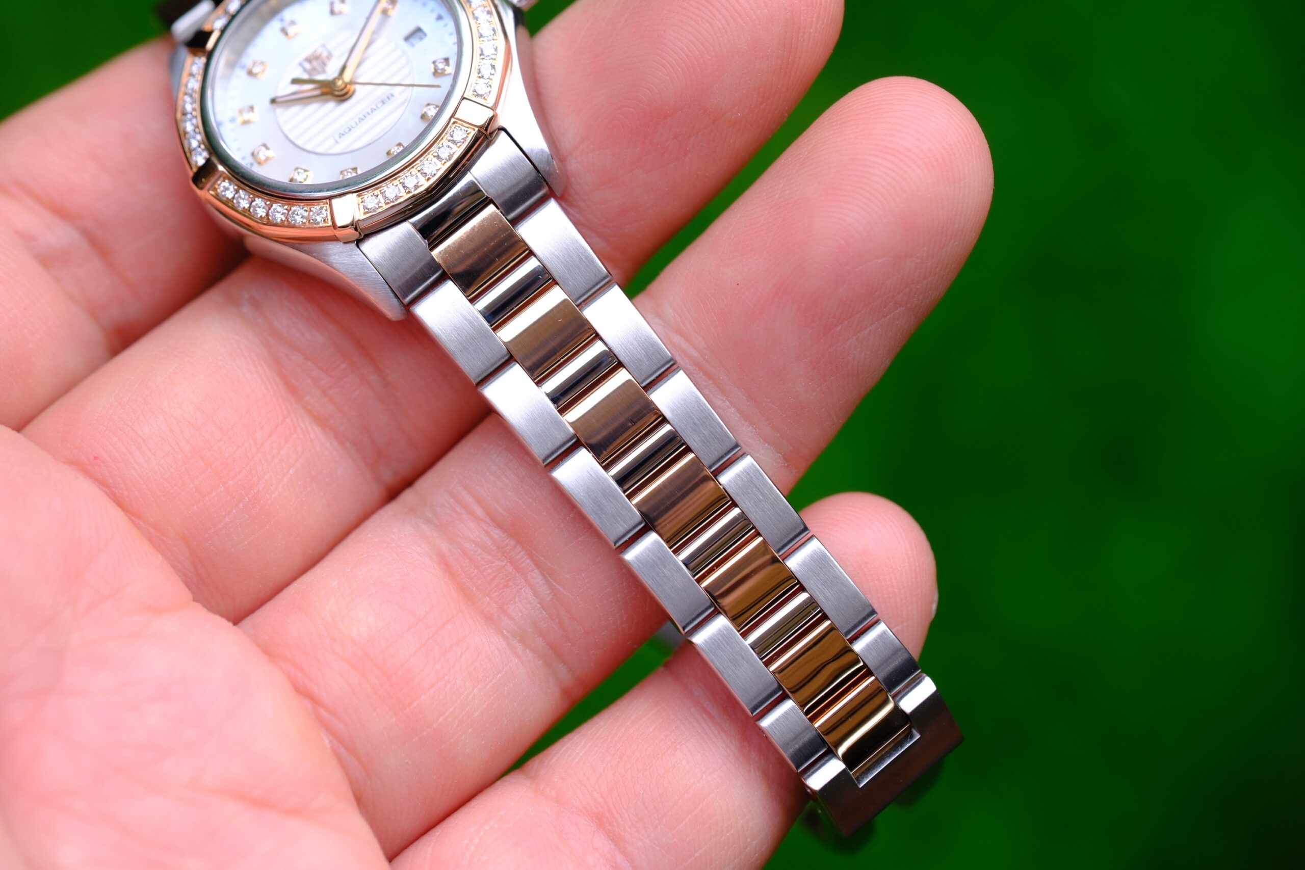 2018 TAG HEUER Aquaracer Lady Quartz 26mm White Mother of Pearl Dial Solid 18K Rose Gold Bezel Ref. WAP1452 HERO RARE - Image 5