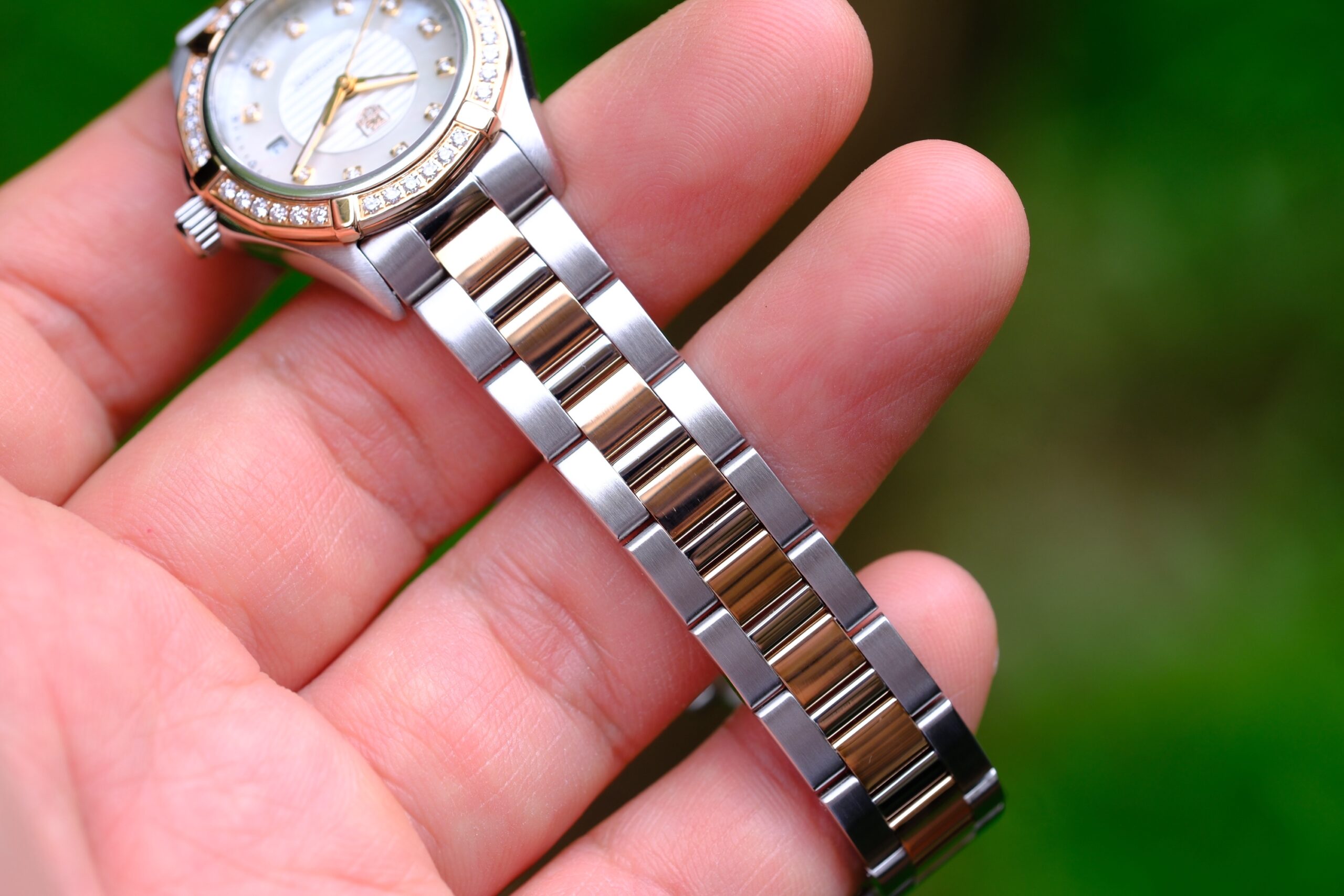 2018 TAG HEUER Aquaracer Lady Quartz 26mm White Mother of Pearl Dial Solid 18K Rose Gold Bezel Ref. WAP1452 HERO RARE - Image 4