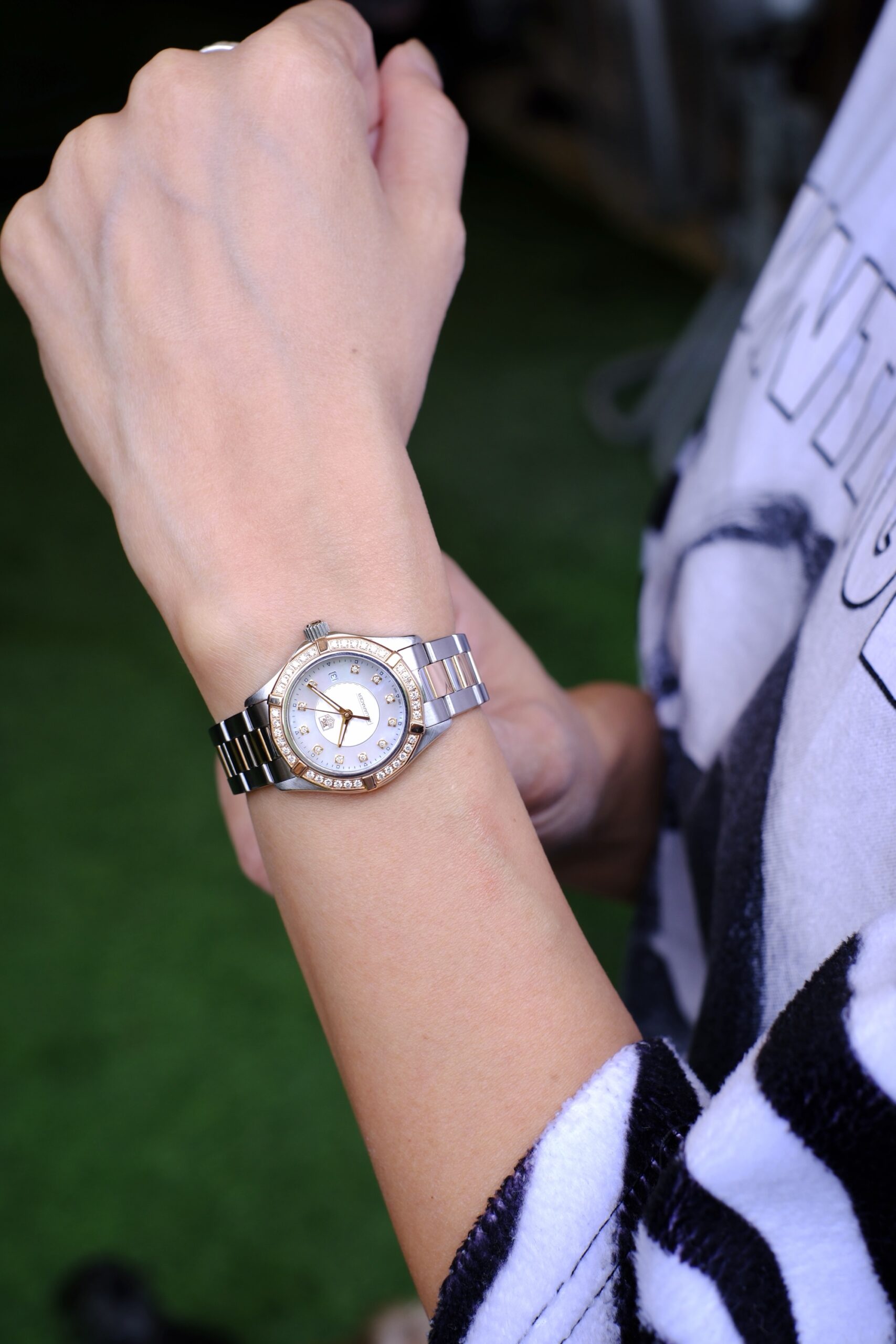 2018 TAG HEUER Aquaracer Lady Quartz 26mm White Mother of Pearl Dial Solid 18K Rose Gold Bezel Ref. WAP1452 HERO RARE - Image 3