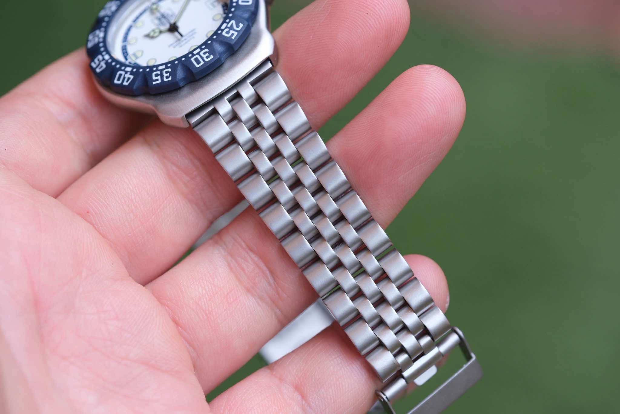 1995 TAG HEUER Formula 1 Vintage Quartz 35mm White Dial Blue Bezel Ref. WA1219 Safe Queen RARE - Image 4