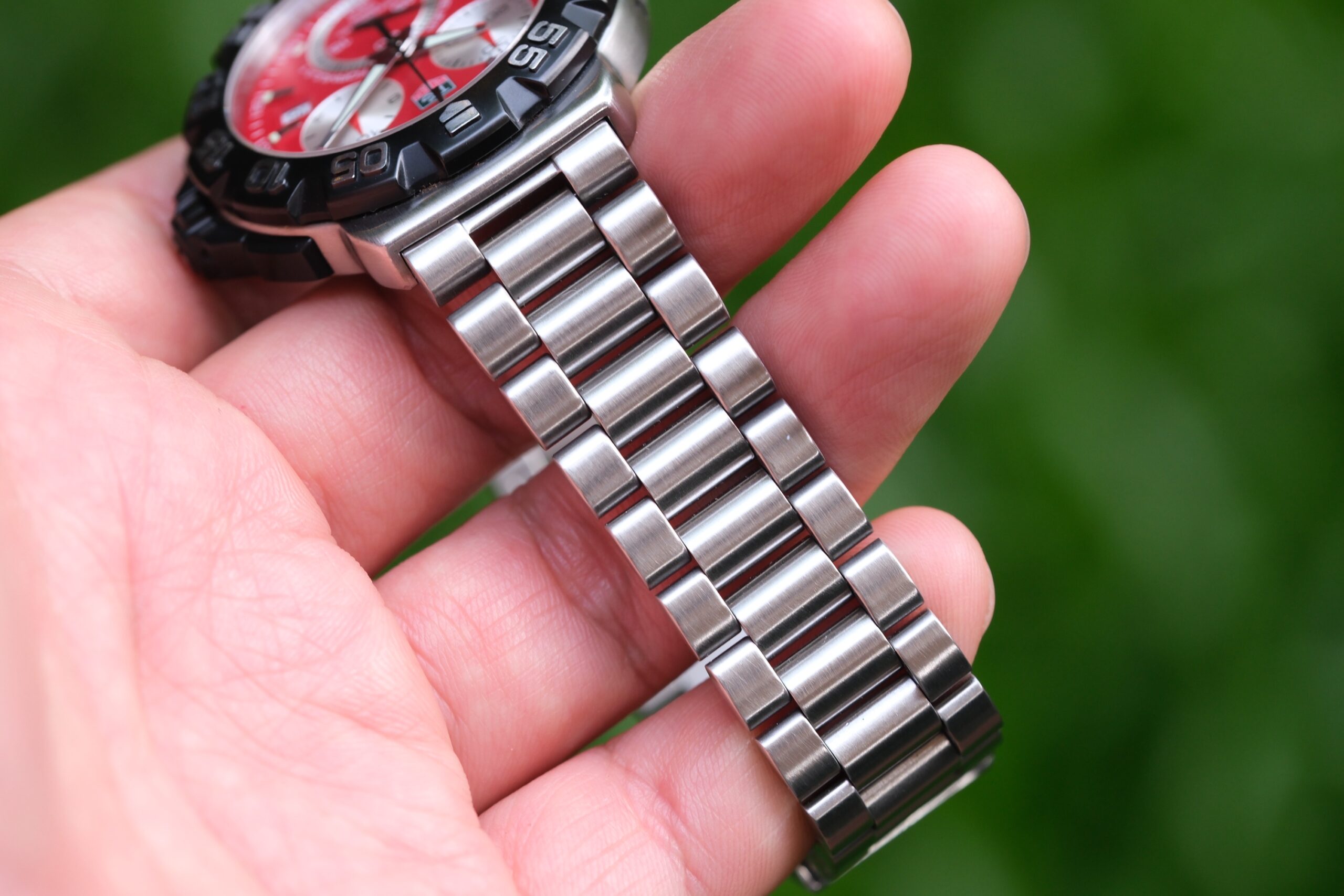 2011 TAG HEUER Formula 1 Quartz Chronograph 41mm Red Dial Black Bezel Stainless Steel Ref. CAH1112 - Image 4