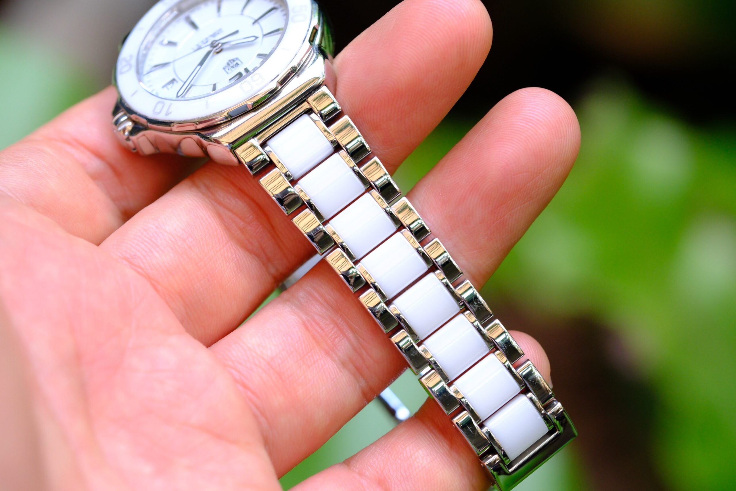 2018 TAG HEUER Formula 1 Lady Ceramic Quartz 37mm White Dial White Ceramic Bezel Ref. WAH1211 - Image 4